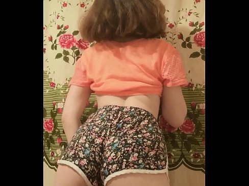 ❤️ Keçika ciwan a seksî li ber kamerayê kurtanên xwe ji xwe dike ❌ Pornoya spehî li me ☑