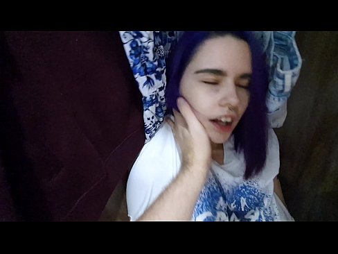 ❤️ Xwişka min di dolabê de dît û alîkariya wê kir ❌ Pornoya spehî li me ☑